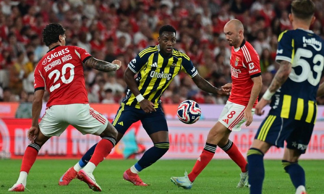 12numaraorg's tweet image. Fenerbahçe’miz, Benfica ile oynadığı hazırlık maçında sahadan 3-2 mağlup ayrıldı…