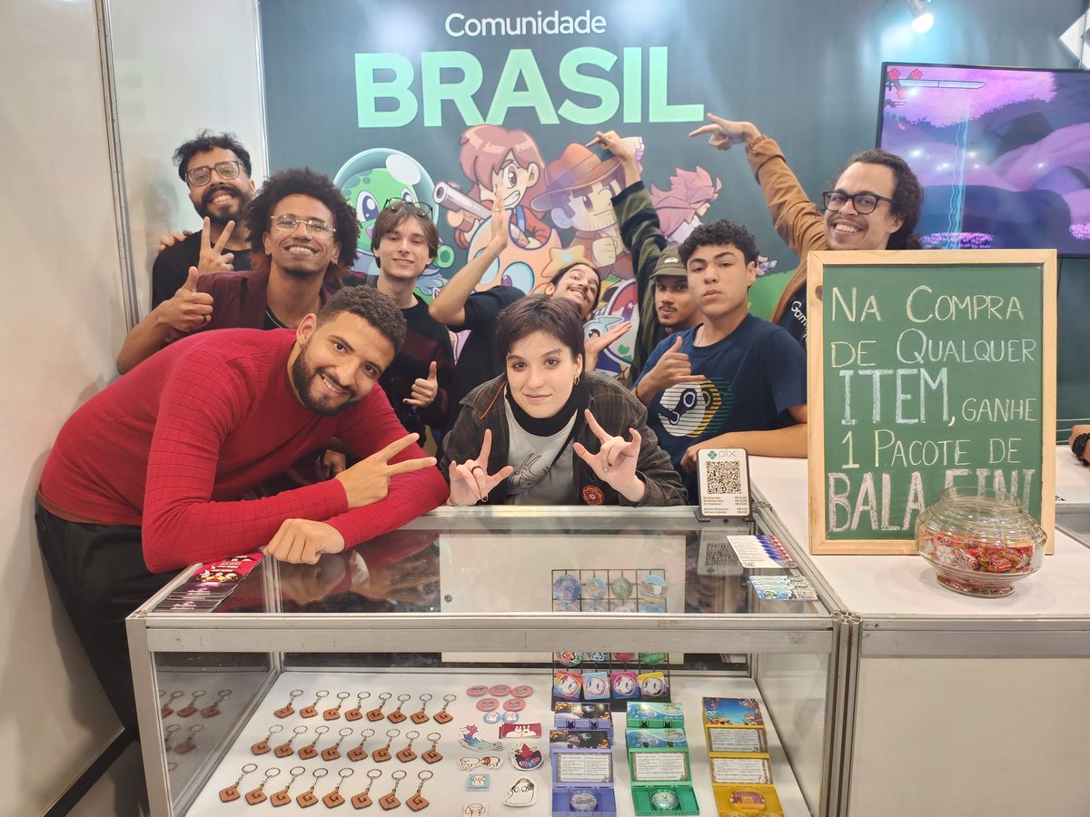 Gagonfe's tweet image. A gente tá mostrando joguinhos brasileiros feitos em #GameMaker aqui na Retrocon! Só colar aqui 🕹️🎮