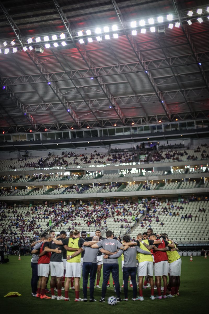 RedBullBraga's tweet image. Aquecimento finalizado! Vamos juntos em mais uma partida!
📸 Ari Ferreira | #RedBullBragantino