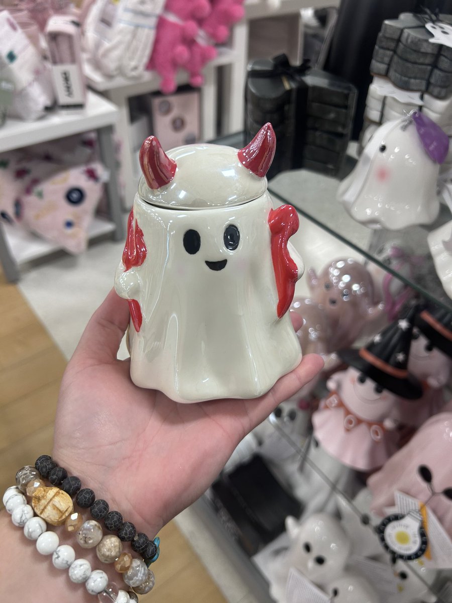 rheasbeltt's tweet image. stfu this lil devil ghost candle is so cuteeee 😭