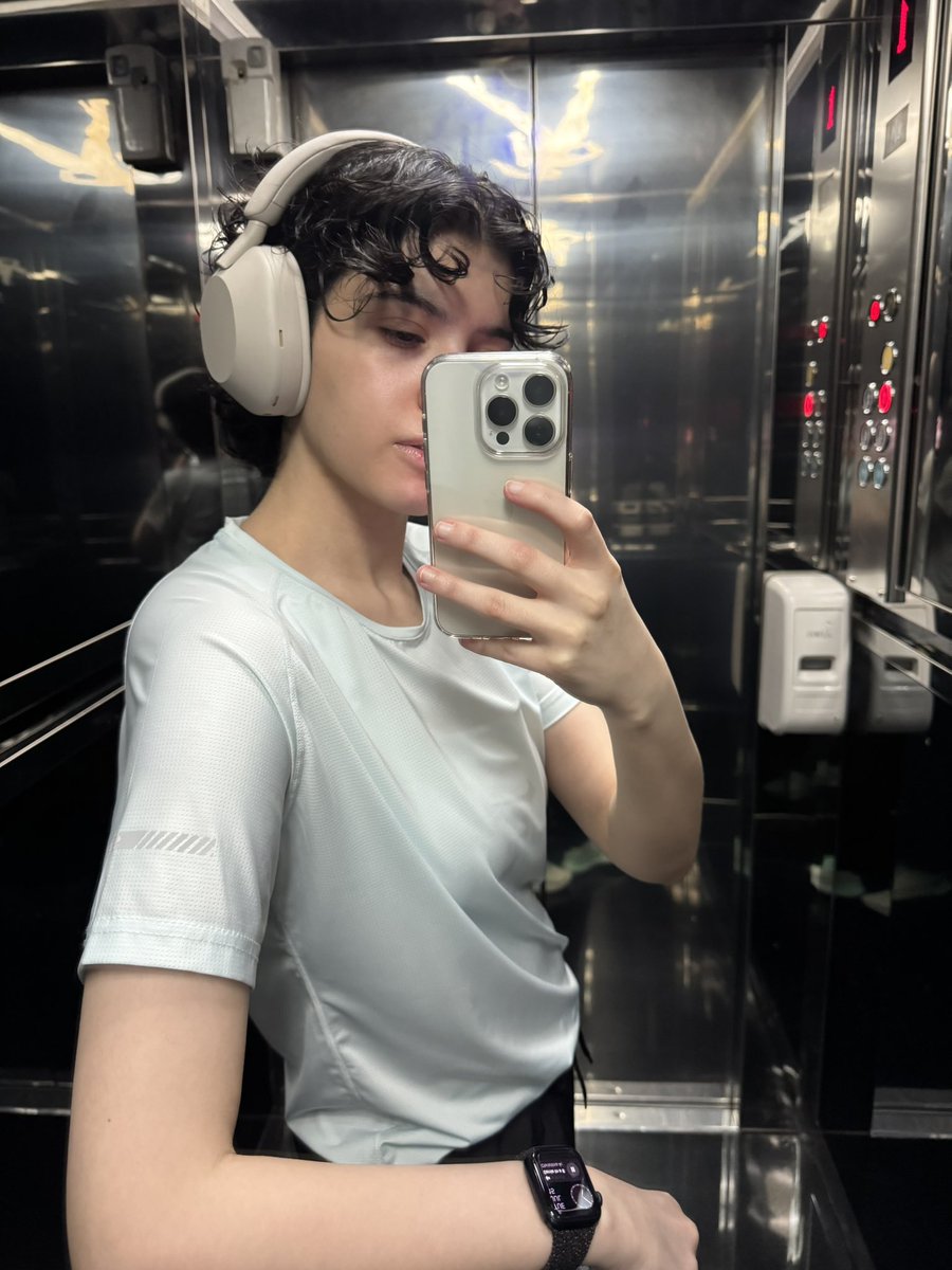sapphicspiral's tweet image. it’s officially my birthday i turned 26 is that a hot age yet oomfies 🙂↕️🎂🎉