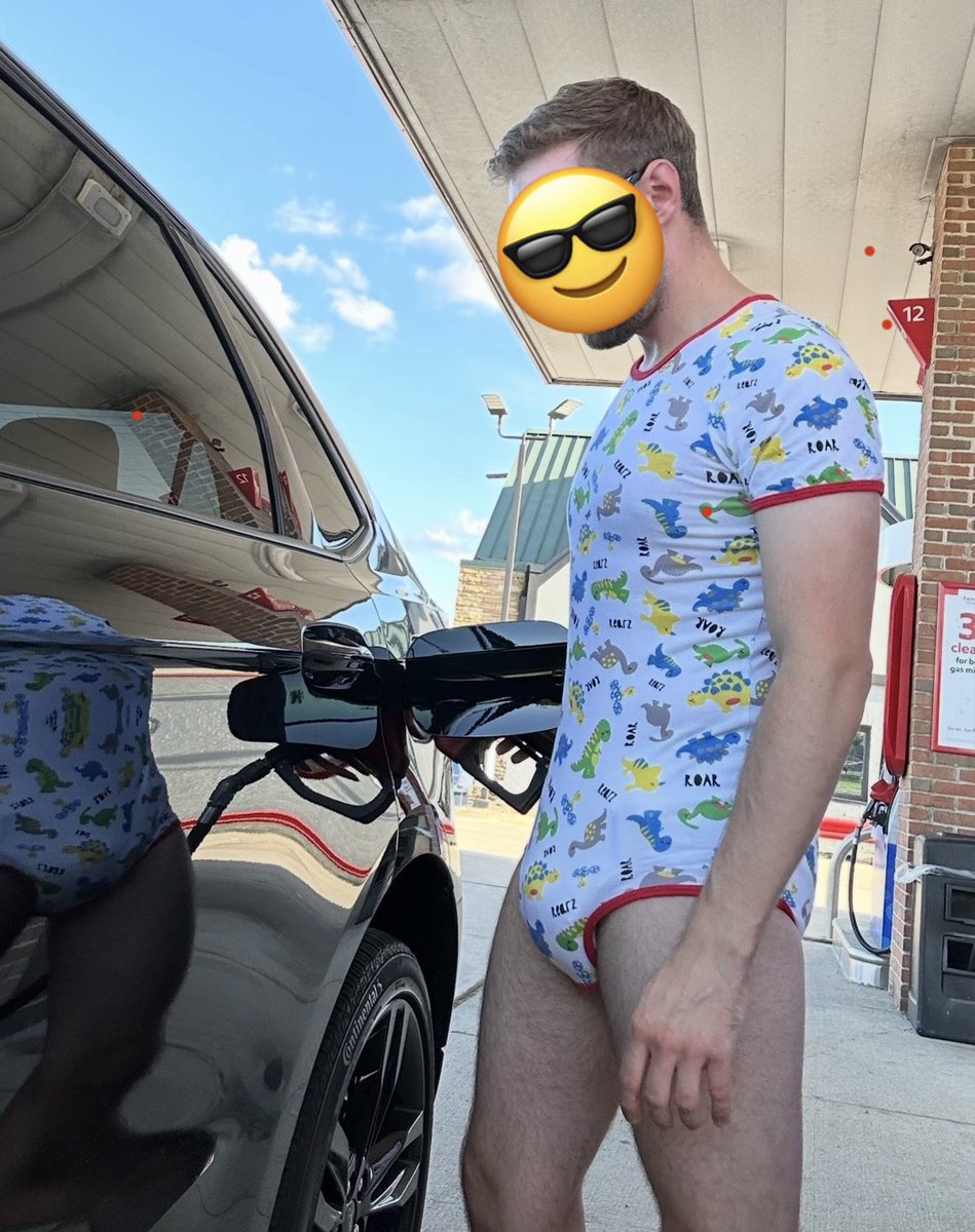 Pumping gas like a big boy. 

#abdl #abdlboy #diaperboy