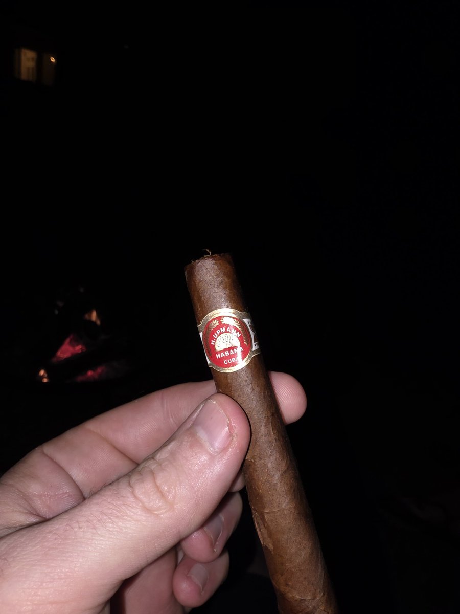 Enjoying a H Upmann, by the fire pit, with friends in the Isle of Wight. Bliss.