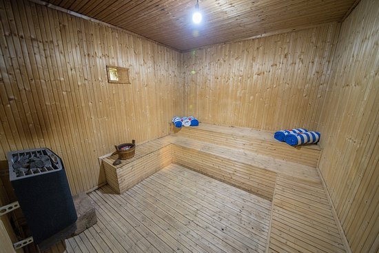 LuleEriah's tweet image. Story time 🔥🔥🔥
I had decided to spend my Saturday indoors, I wanted my mind to be at peace away from the Chaotic country both online and Physically.
By the time it clocked 5pm, my body was aching .I felt my skin craving for some heat. Dude, I jumped on a Jaj for the Sauna.