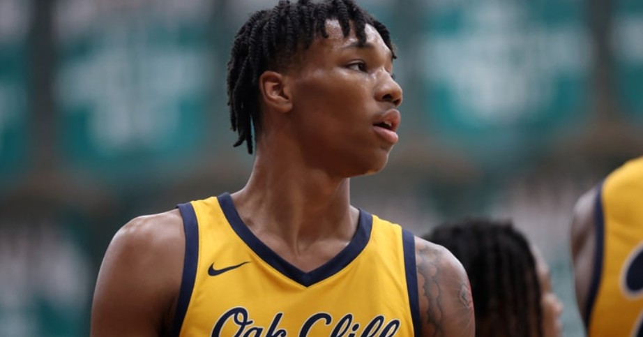 JayhawkSlant's tweet image. Top 40 recruit Davion Adkins talks about the Jayhawks and the latest update on his recruiitng.
Joe Tipton with the scoop and comments from Adkins. #kubball
More: on3.com/boards/threads…