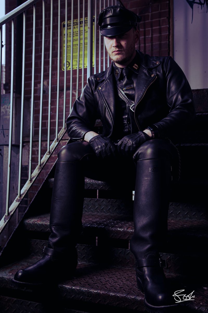 MasterSpence96's tweet image. It’s Saturday night, you’re all alone and aching to make yourself useful. Step up, $erve and show Me just how weak you truly are. This IS your purpose boi 🤑
#findom #cashMaster #leather #findom #paypig #boots #gloves #muircap