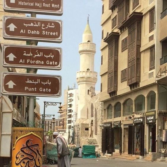alsayg's tweet image. وقد تسافر بالذكرى الى جغرافيا يشدك إليها الحنين ، وتناديك لها صرخات الذكريات .. 
وصوت الذكريات عميق ، قوي ، متين .

#جدة_وذاكرة_ممتدة