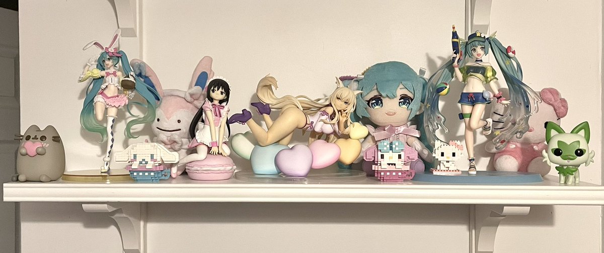 luvdulcet's tweet image. do u guys like my shelf