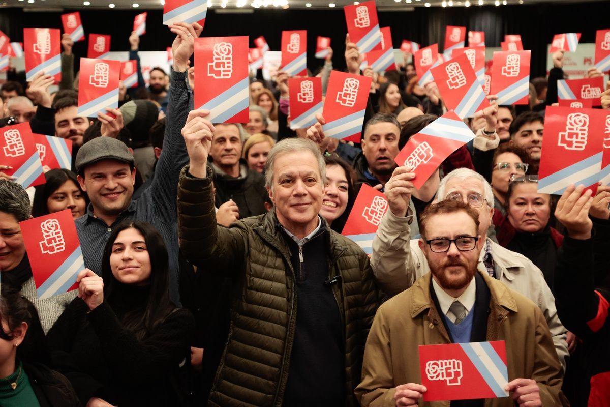 Sección Ciudad (@seccionciudad) on Twitter photo ELECCIONES CIUDAD 📦📩 <a href="/RoyCortinaOk/">Roy Cortina</a> LANZÓ SU CANDIDATURA A SENADOR NACIONAL
🗨️ "Frente al avance de los extremos, queremos ser una alternativa firme", afirmó.
▶️Más! tinyurl.com/r6yw43tu ELECCIONES CIUDAD 📦📩 <a href="/RoyCortinaOk/">Roy Cortina</a> LANZÓ SU CANDIDATURA A SENADOR NACIONAL
🗨️ "Frente al avance de los extremos, queremos ser una alternativa firme", afirmó.
▶️Más! tinyurl.com/r6yw43tu