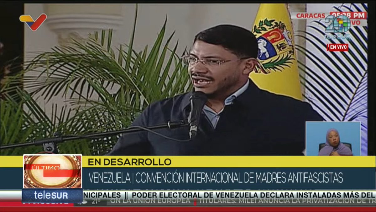 #ENVIVO | Secretario ejecutivo del ALBA-TCP, Rander Peña:  "Este brazalete, que ustedes, madres, nos han puesto en el brazo a cada uno de nosotros, lo llevaremos con orgullo y nos identificará de ahora en adelante como parte de esta gran organización, el Movimiento Madres