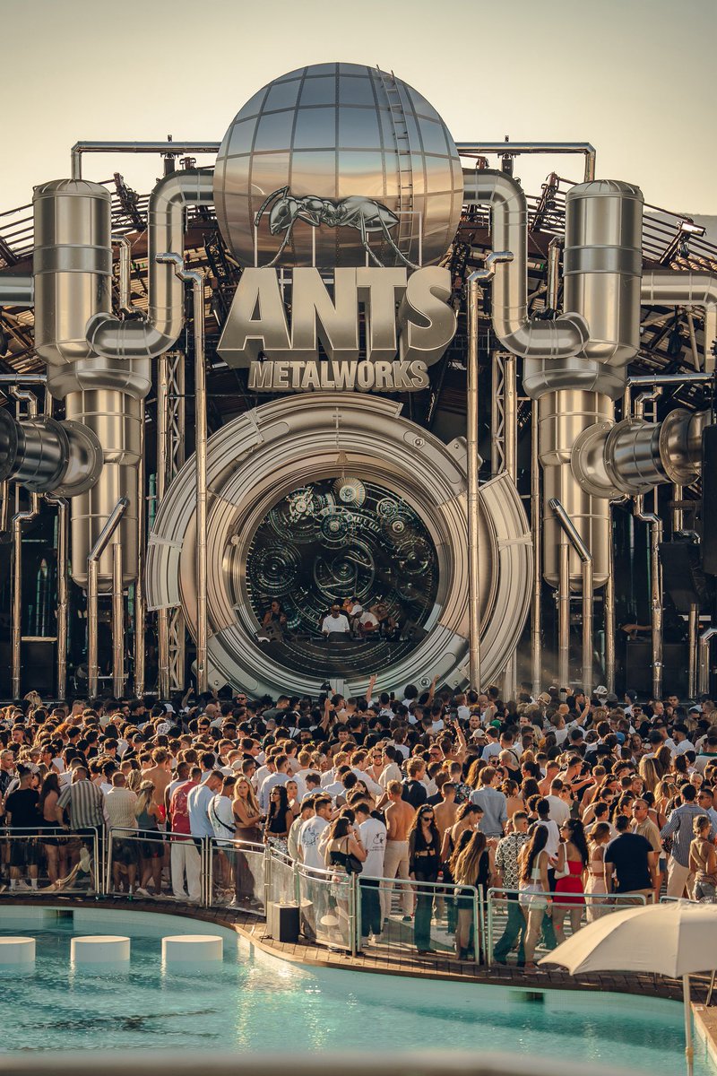 Shimza01's tweet image. Thato ya Modimo le Badimo ba ga Raphala 🙏🏾🥹❤️ Thank you @UNITEDANTS @ushuaiaibiza 🖤 🐜 🙏🏾 #ShimzaOnTour