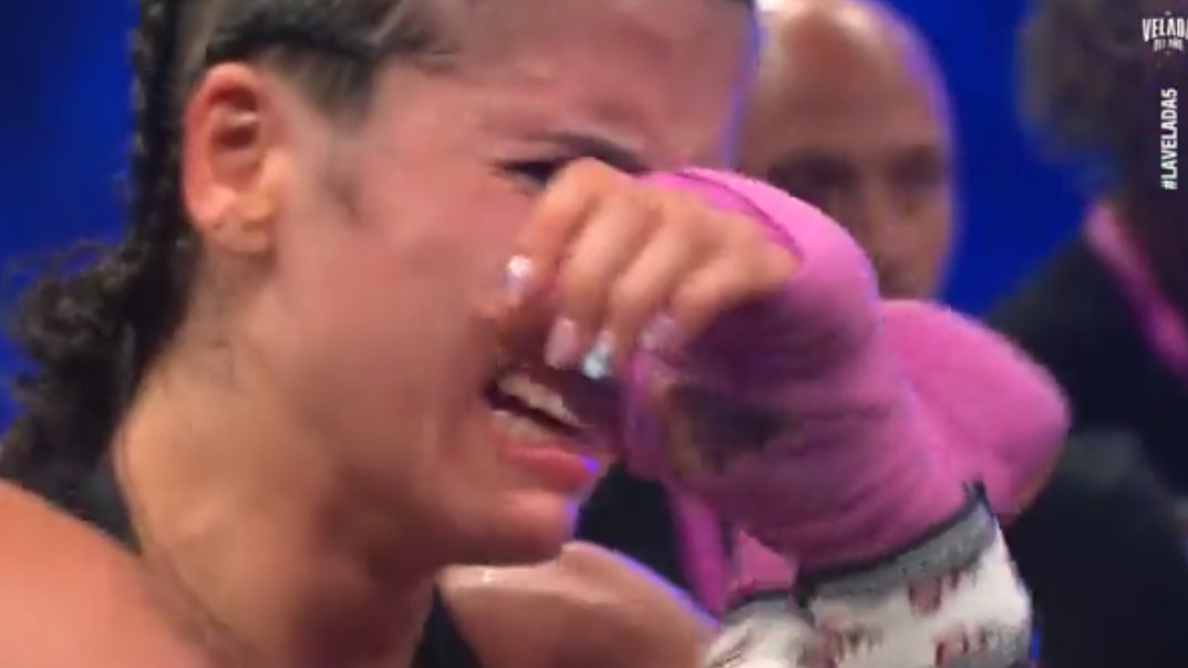 “#LaVeladaDelAñoV”

Porque Abby le gana a Roro su combate.