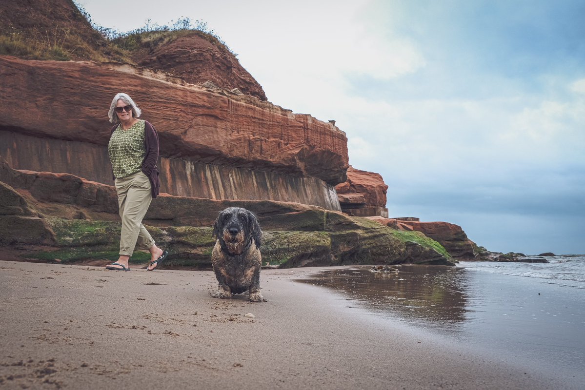 I’m not Jurassic, Mum’s not Jurassic, so it must be the dinosaur behind the camera 📸🤩🥰😍