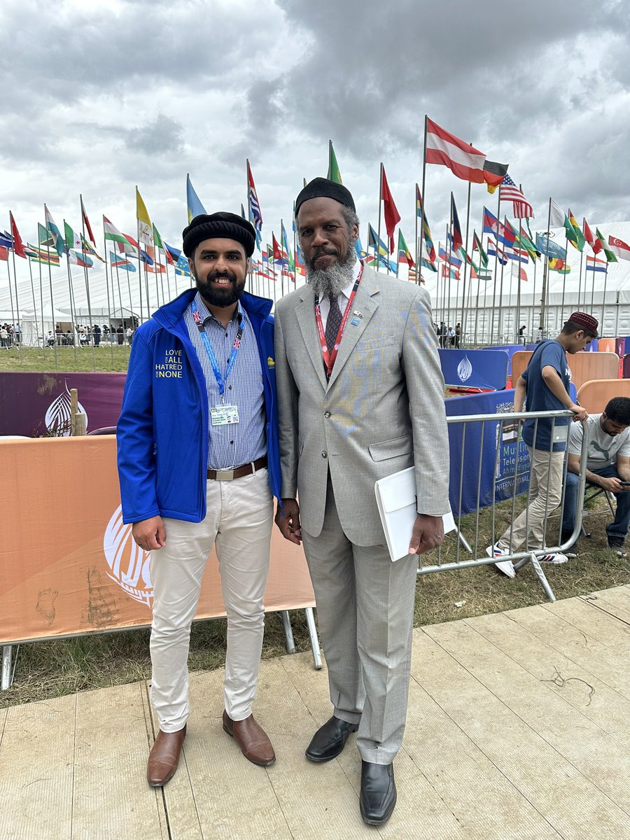 AbroUmer32's tweet photo. Alhamdulillah met my favourite speaker, really amazing speech by him today.

Every single word meaning so much

Also didn’t expect him to still recognise me after two years, a wonderful guy filled with love for everyone. 

@ImamAMCUSA https://t.co/1DaT1GlgR2