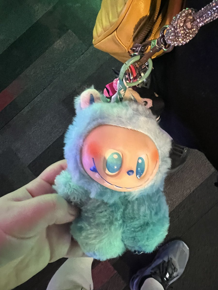 pupsavior's tweet image. My sibling got a fake labubu out of a claw machine