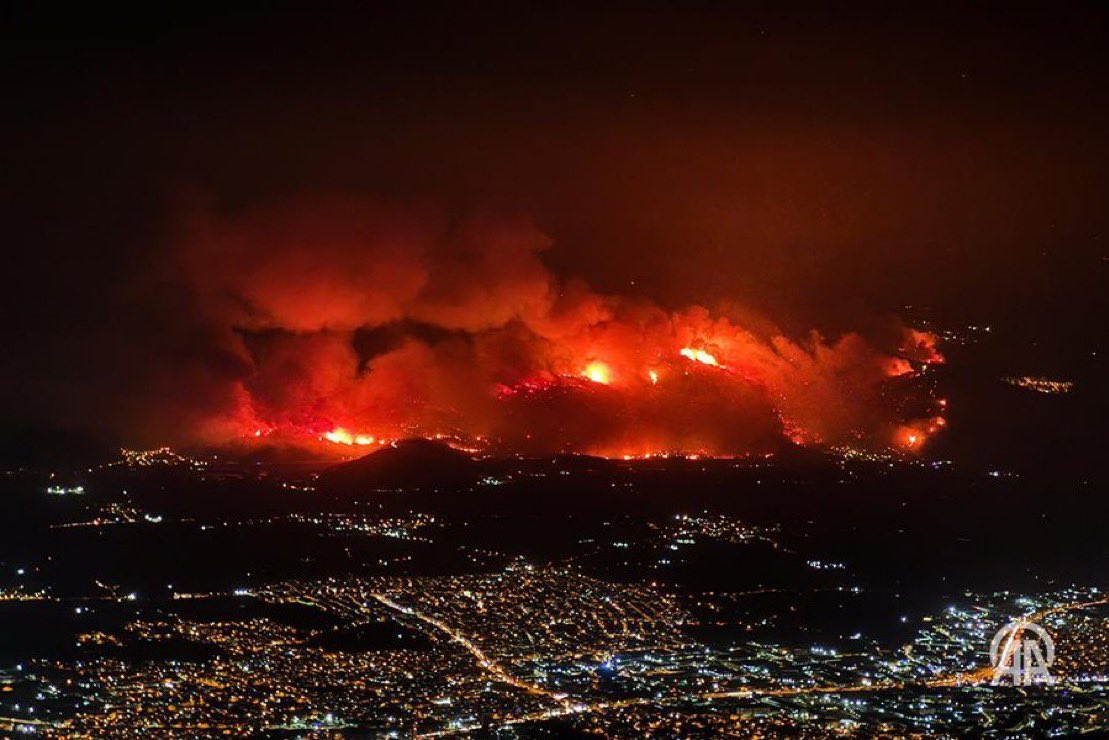 Uludağ yolundan çekilen fotoğraf. yangının büyüklüğünü anlamak için.
#bursayanıyor