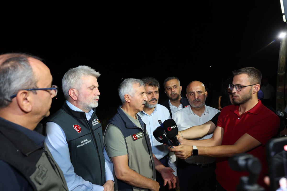 📍Valimiz Mükerrem Ünlüer, Çamlıbel - Çakırdere kırsalında meydana gelen orman yangınının ardından,  Milletvekilimiz Ömer Oruç Bilal Debgici, Büyükşehir Belediye Başkanı Fırat Görgel ve beraberindeki heyet ile birlikte yangın bölgesinde incelemelerde bulundu.

🔥Yangının çıkış