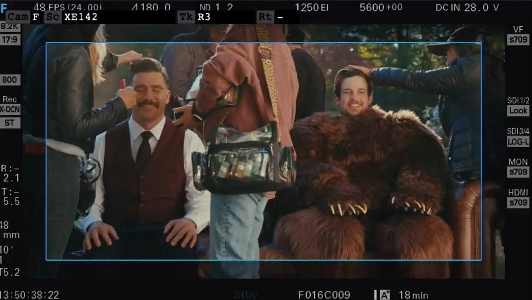 87KillaT's tweet image. Travis Kelce behind the scenes on Happy Gilmore 2 🍯🐻

(elithomas1313📷)