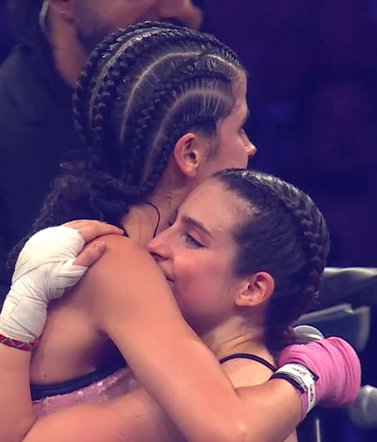 nicmast1's tweet photo. Entiendo que no quisieras que ganara Abby, pero abucharla es de hijos de puta. Respeto máximo a ambas que dieron muy buen show.

#LaVelada5 https://t.co/yuLsPbzO97