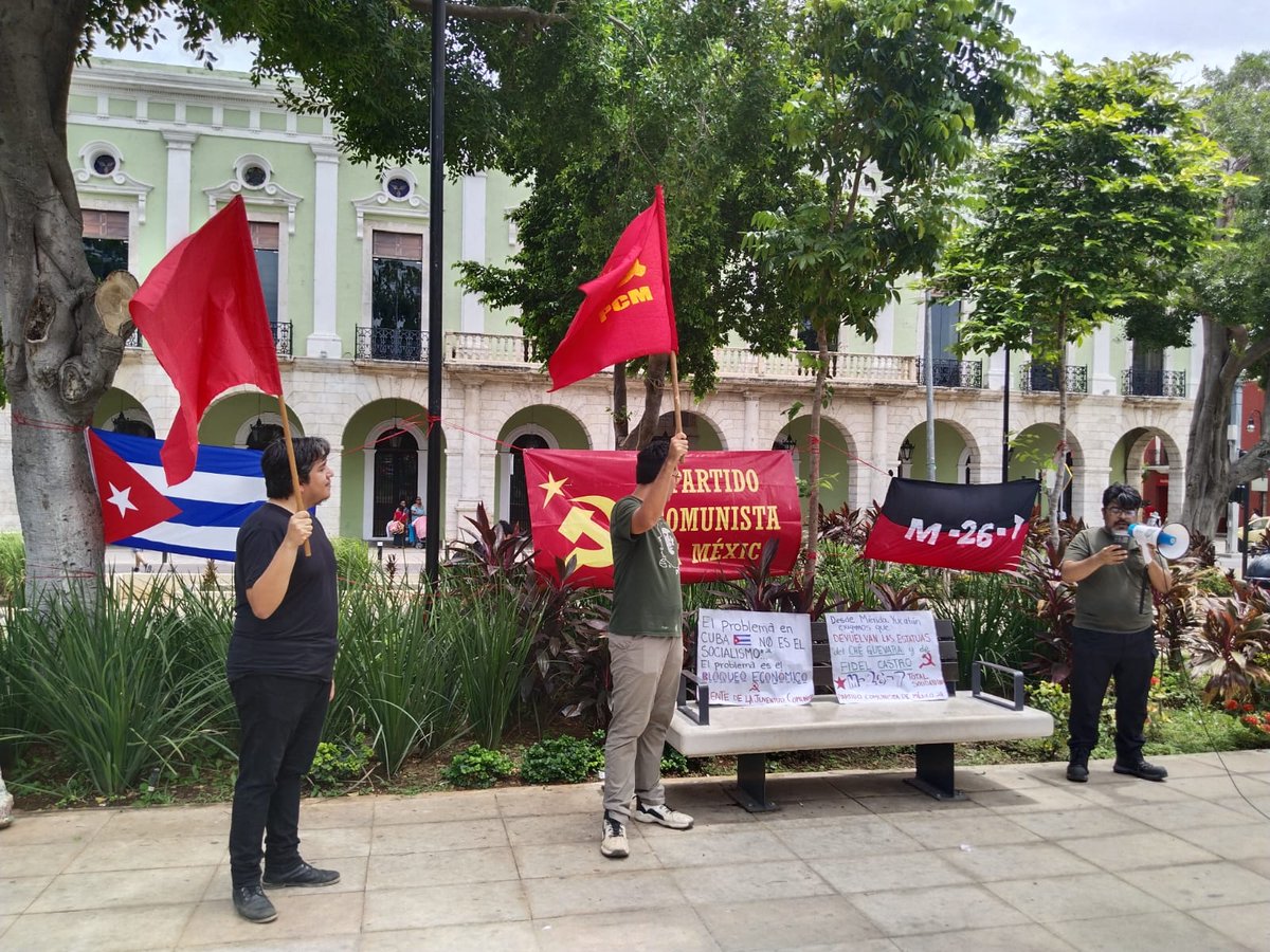 ConsulCuMerida's tweet image. El Partido Comunista de #México🇲🇽 y el Frente de Juventudes Comunistas en #Yucatan realizaron un mitin de solidaridad con la Revolución Cubana en #Mérida en ocasión del 72 aniversario de los sucesos del #26Julio en #Cuba🇨🇺.
#CubaEstáFirme #CubaNoEstáSola