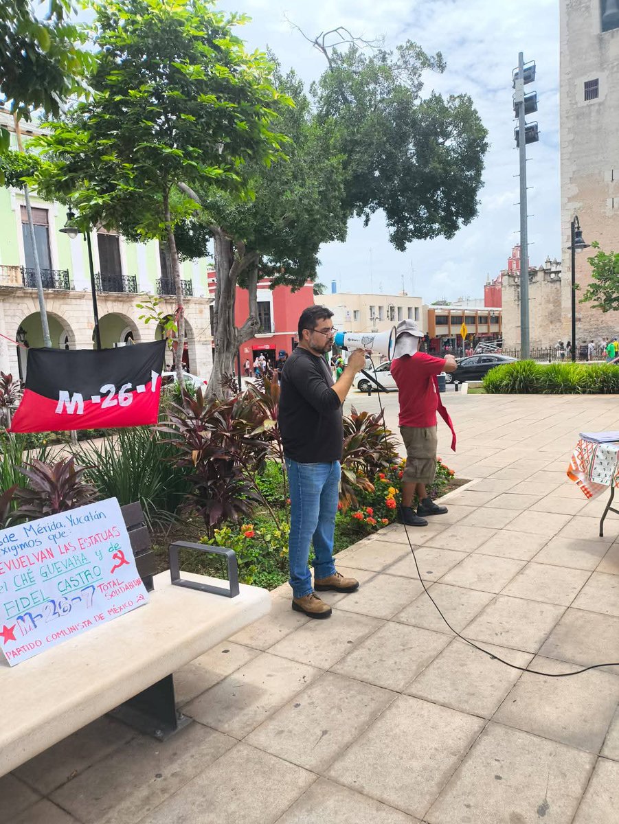 ConsulCuMerida's tweet image. El Partido Comunista de #México🇲🇽 y el Frente de Juventudes Comunistas en #Yucatan realizaron un mitin de solidaridad con la Revolución Cubana en #Mérida en ocasión del 72 aniversario de los sucesos del #26Julio en #Cuba🇨🇺.
#CubaEstáFirme #CubaNoEstáSola