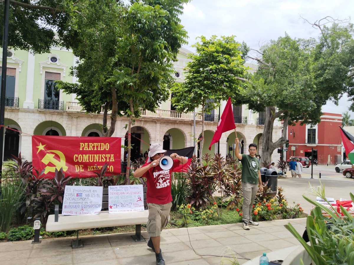 ConsulCuMerida's tweet image. El Partido Comunista de #México🇲🇽 y el Frente de Juventudes Comunistas en #Yucatan realizaron un mitin de solidaridad con la Revolución Cubana en #Mérida en ocasión del 72 aniversario de los sucesos del #26Julio en #Cuba🇨🇺.
#CubaEstáFirme #CubaNoEstáSola