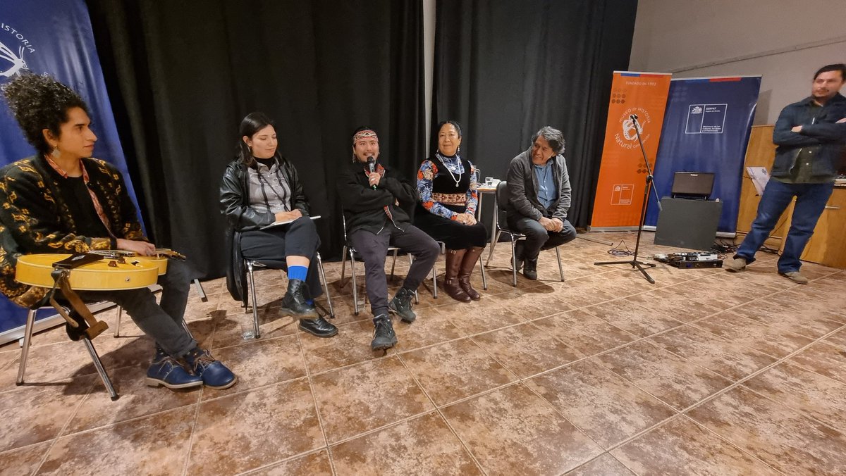 Celeste Painepan Nicul (@akuchaplateria) on Twitter photo Trawün de Arte Mapuche Contemporáneo en el <a href="/MHNConcepcion/">Museo de Historia Natural de Concepción</a>
Chaltumay, gracias a mis pu lamngen, Daniela Meliantulafquen, Bernardo Oyarzun, Francisco Huichaqueo, Fernando Rain, Castro Hueche por compartir el Newen de sus trabajos. Piuke, corazón contento
💙 Trawün de Arte Mapuche Contemporáneo en el <a href="/MHNConcepcion/">Museo de Historia Natural de Concepción</a>
Chaltumay, gracias a mis pu lamngen, Daniela Meliantulafquen, Bernardo Oyarzun, Francisco Huichaqueo, Fernando Rain, Castro Hueche por compartir el Newen de sus trabajos. Piuke, corazón contento
💙