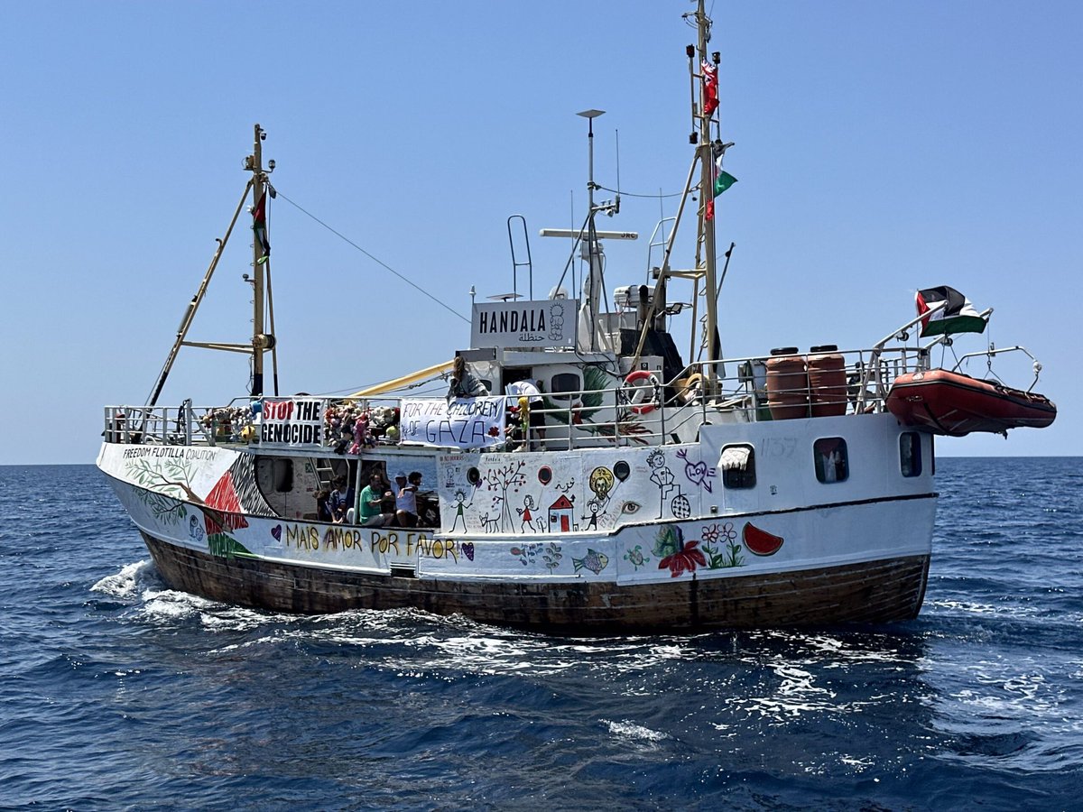 GOLDMANNAriel's tweet image. Alors que @Tsahal_IDF combat pour la survie d’Israël et que ses soldats tombent sous les coups du #Hamas, #Tsahal doit en plus gérer les provocations de députées en quête de buzz, embarquées sur le #Handala malgré les avertissements
Honte à elles. 
#JeSoutiensIsrael 
#AmIsraelHai