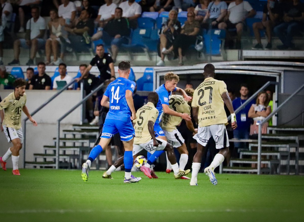 CphSundays's tweet image. TO DAGE EFTER UDLEJE: HUNOR NEMETH FÅR SENIORDEBUT MOD REGERENDE MESTRE
Der gik ikke mange dage, før Hunor Nemeth fik sin debut for MTK Budapest. Blot to dage efter, at F.C. København sendte det ungarske stortalent på leje til hovedstadsklubben, for at sikre spilletid på…