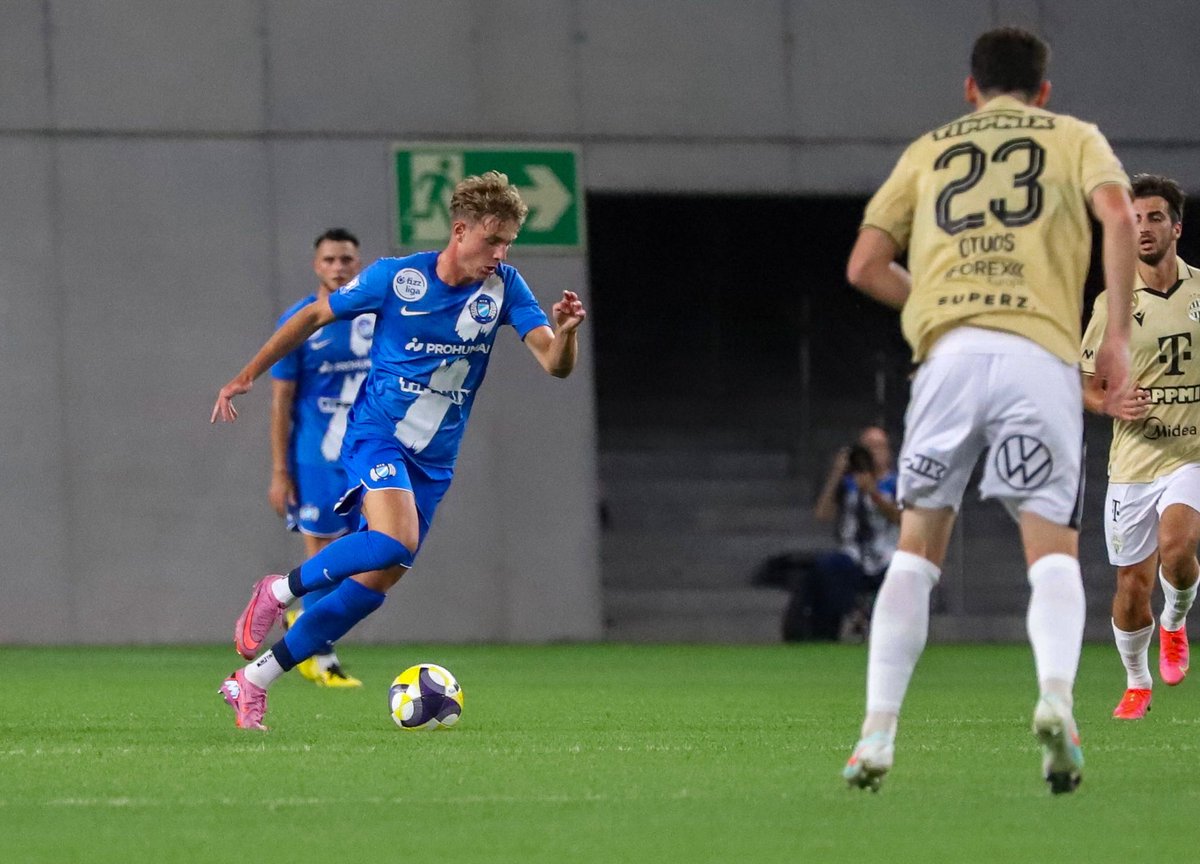 CphSundays's tweet image. TO DAGE EFTER UDLEJE: HUNOR NEMETH FÅR SENIORDEBUT MOD REGERENDE MESTRE
Der gik ikke mange dage, før Hunor Nemeth fik sin debut for MTK Budapest. Blot to dage efter, at F.C. København sendte det ungarske stortalent på leje til hovedstadsklubben, for at sikre spilletid på…
