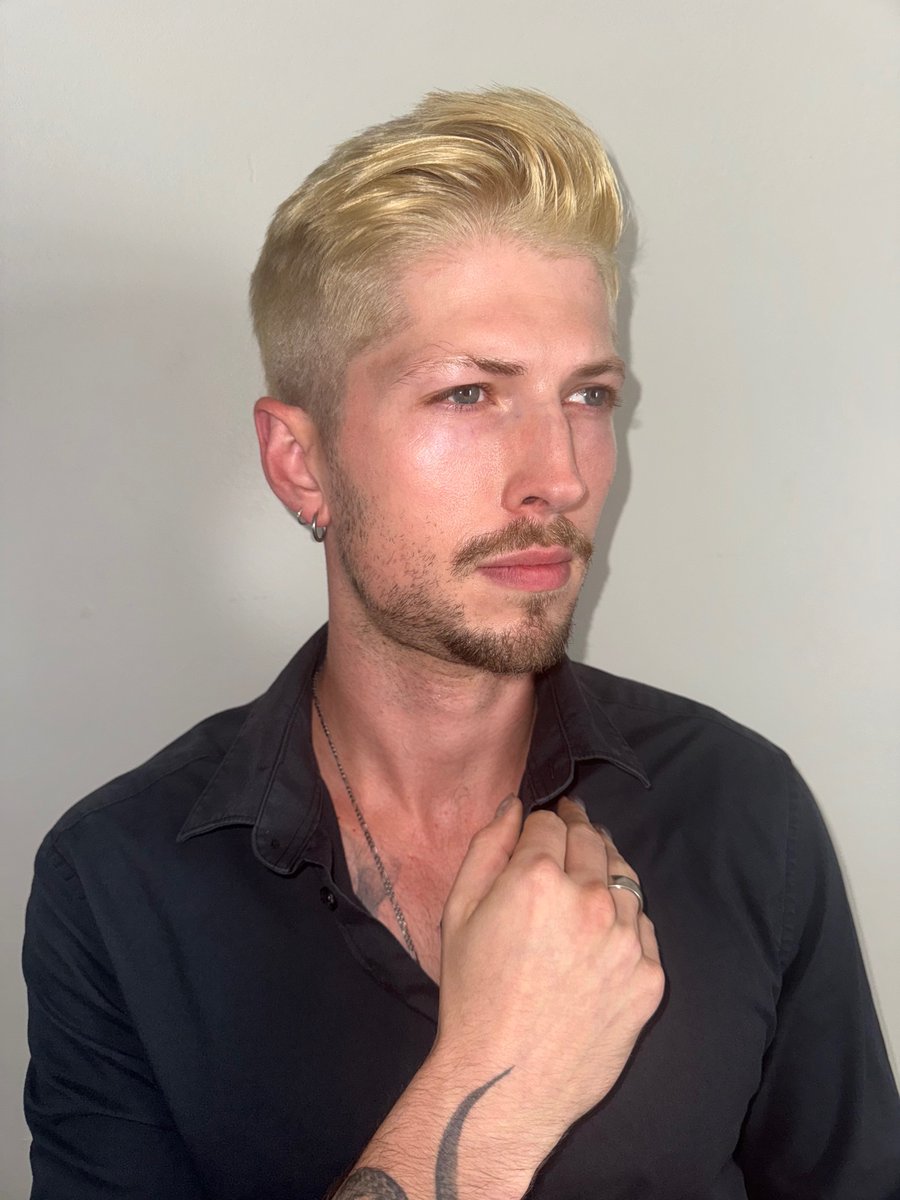 vampdadddy's tweet photo. New headshot for some sexy modeling gigs 💋 can't wait for you to see #mlmtwt #LGBTQIA #vampdaddy https://t.co/jswOnGF0fV