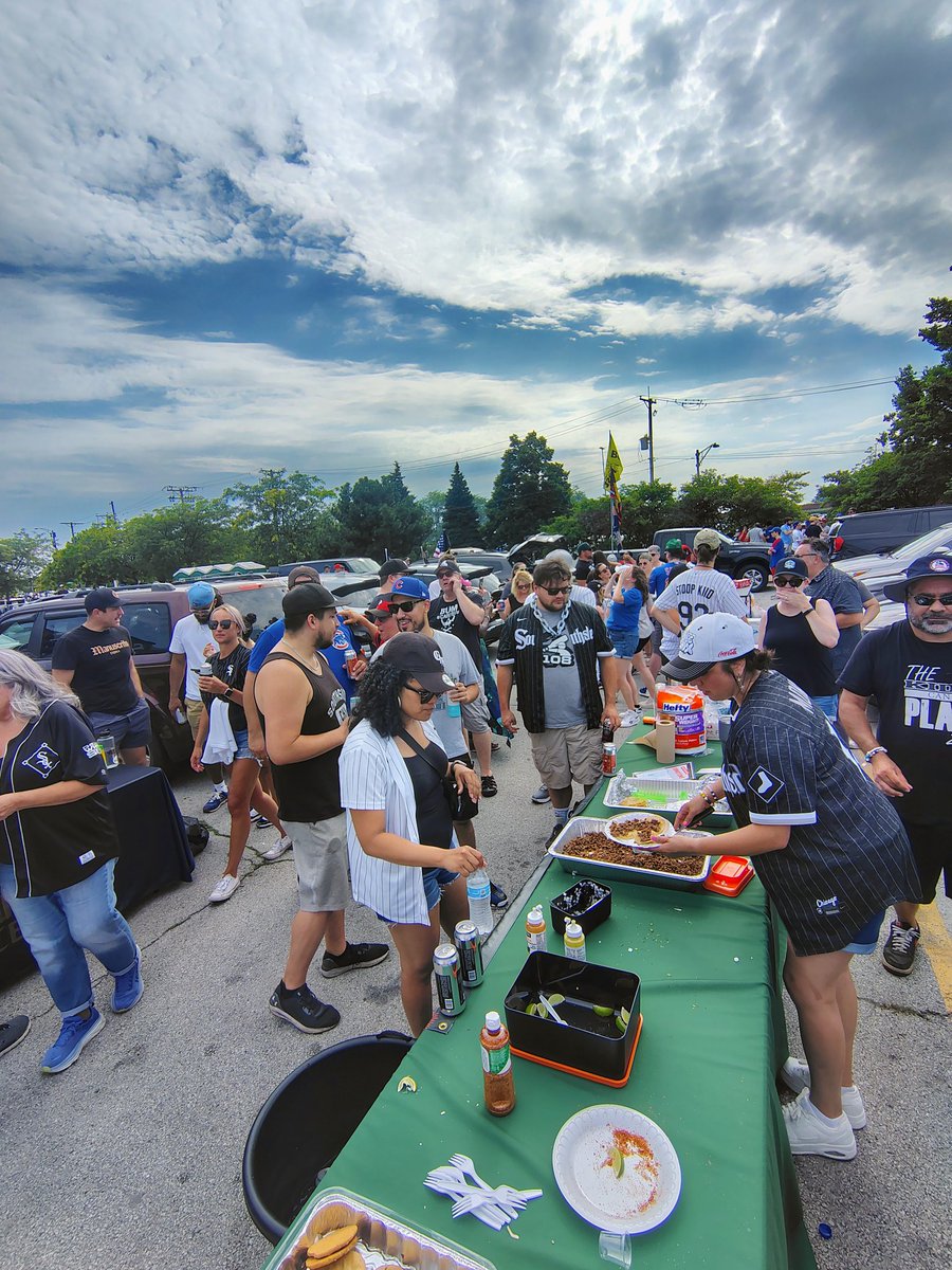 The <a href="/ChiSportsBums/">Chicago Sports Bums</a> tailgate is hopping