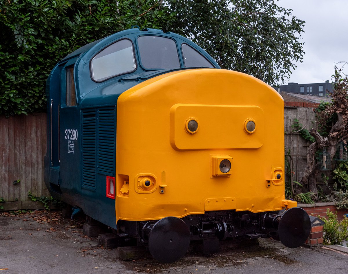 Rail_Photter's tweet image. New livery and new number. Have a feeling many folk will be getting this shot when attending The Greatest Gathering in Derby next weekend.
37290 Alexandra Hotel, Derby. 26/07/25.