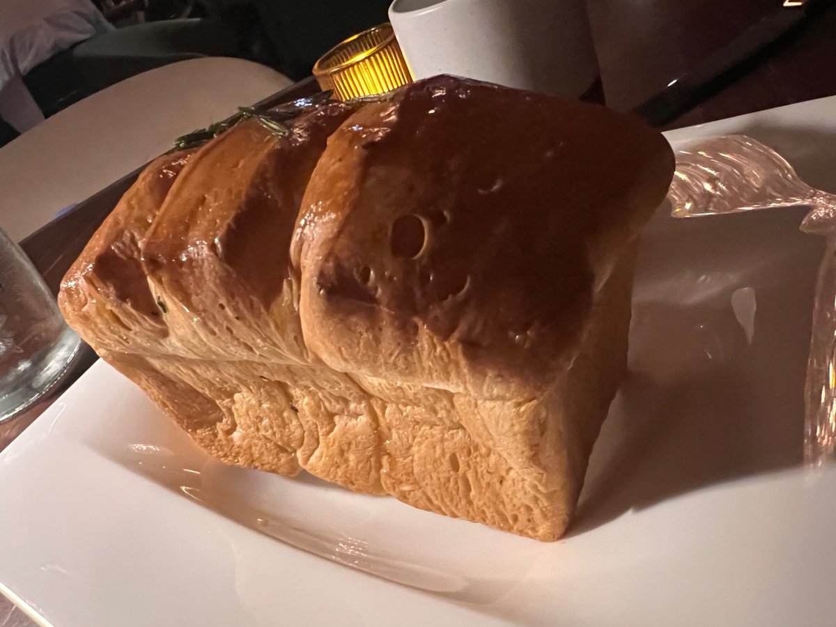 thomasmannfacts's tweet image. Anixi in chelsea is kind of next level...lamb cigar rolls with labneh, chicken gyro rolls, taramasalata with seaweed caviar, warm fresh herbed bread, ALL VEGAN