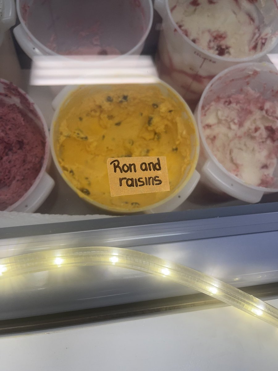 clarabelleisgay's tweet image. like seriously y’all what is this flavor?!??