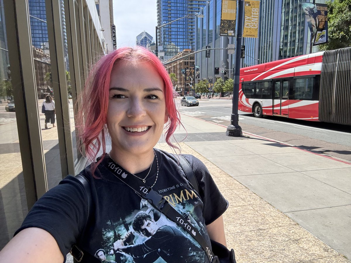 erolynonline's tweet photo. Down at SDCC for the day! 🦹🏻‍♀️ https://t.co/JWAmNiztmx