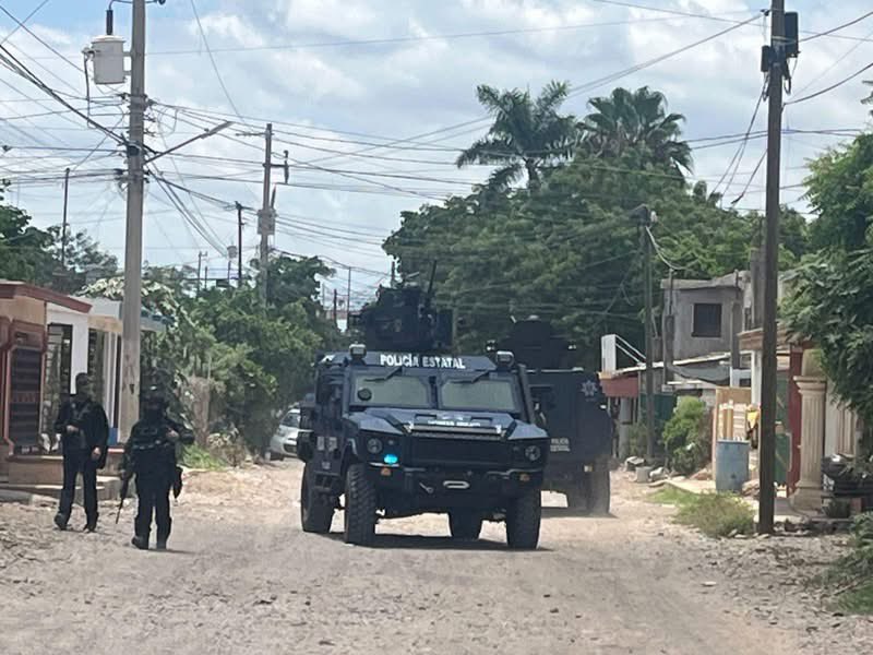EditorMzt's tweet image. 🚨FUERTE OPERATIVO DE LA POLICÍA ESTATAL EN LA COLONIA ROSITA, AGUARUTO, CULIACÁN🚨
Elementos de la Policía Estatal realizaron un intenso operativo en la colonia Rosita, en la sindicatura de Aguaruto, Culiacán.
#ULTIMAHORA #Sinaloa #Culiacán #Noticias