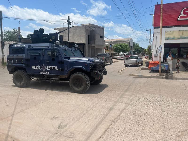 EditorMzt's tweet image. 🚨FUERTE OPERATIVO DE LA POLICÍA ESTATAL EN LA COLONIA ROSITA, AGUARUTO, CULIACÁN🚨
Elementos de la Policía Estatal realizaron un intenso operativo en la colonia Rosita, en la sindicatura de Aguaruto, Culiacán.
#ULTIMAHORA #Sinaloa #Culiacán #Noticias