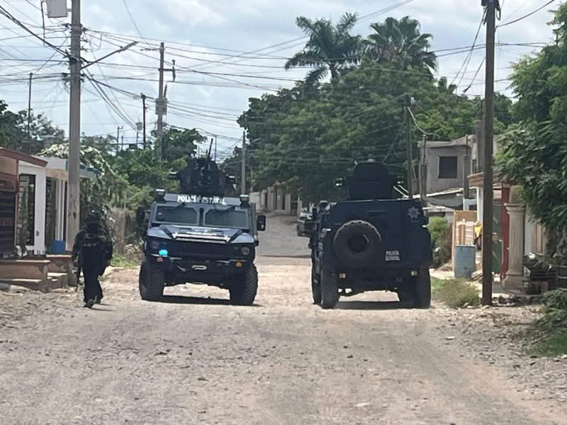 EditorMzt's tweet image. 🚨FUERTE OPERATIVO DE LA POLICÍA ESTATAL EN LA COLONIA ROSITA, AGUARUTO, CULIACÁN🚨
Elementos de la Policía Estatal realizaron un intenso operativo en la colonia Rosita, en la sindicatura de Aguaruto, Culiacán.
#ULTIMAHORA #Sinaloa #Culiacán #Noticias