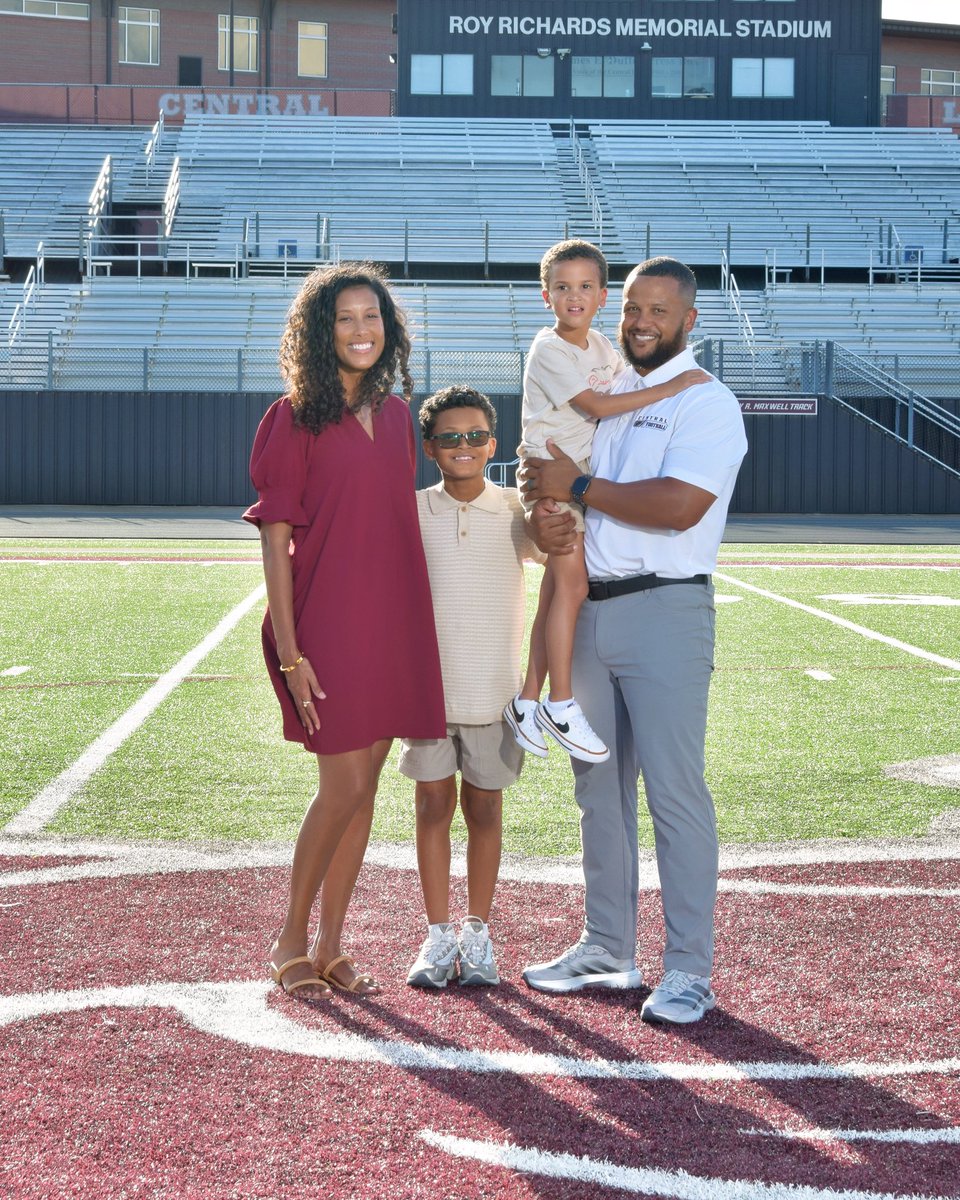 CoachUBrown's tweet image. Year 14 in our Mission! 

Go Lions! 🧱
@LIONSTRONGFB @mindsetmediastd 
@Championsmaca @LionSportsCHS