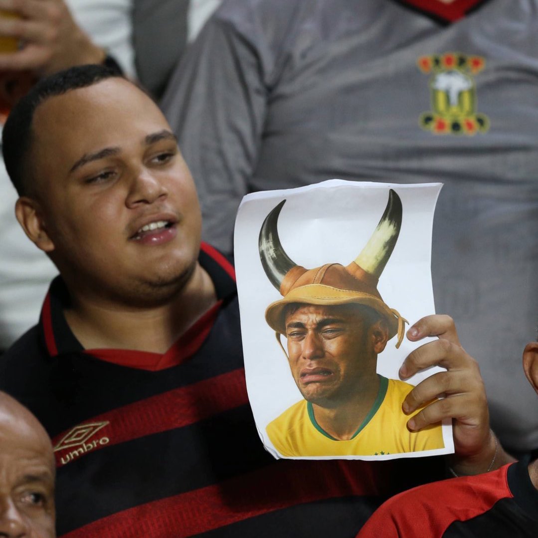 TellesFelipe7's tweet image. Polícia tentou barrar as provocações ao Neymar mas algumas passaram kkkkkkkkkkkkkk