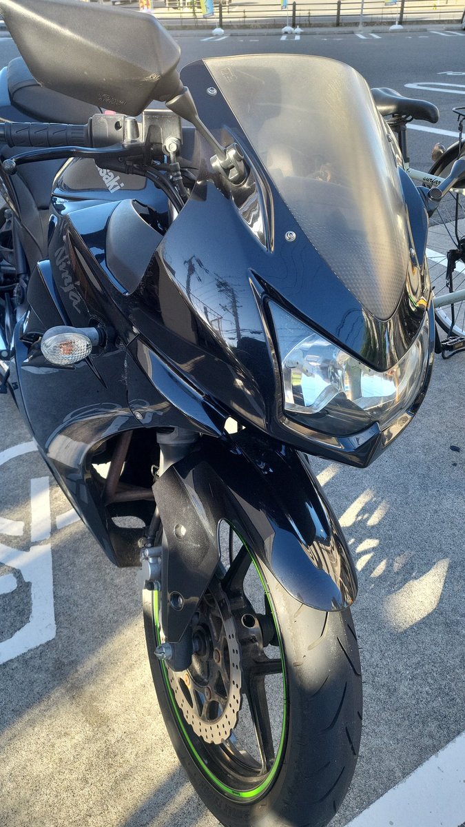 celelon2000's tweet image. 1型のニンジャ250R…
とても乗りやすい´ᴗ`
ギアもスパスパ入る✨
シートが薄いからもう少し厚みあったら良かったかな(*´`)
後ろに乗せて走ってみたい…