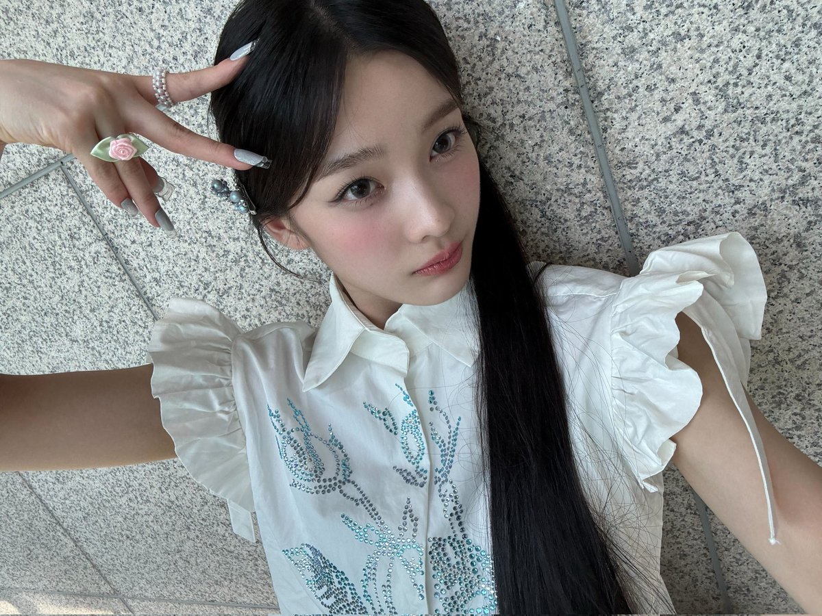 ILLIT WEVERSE tweet media