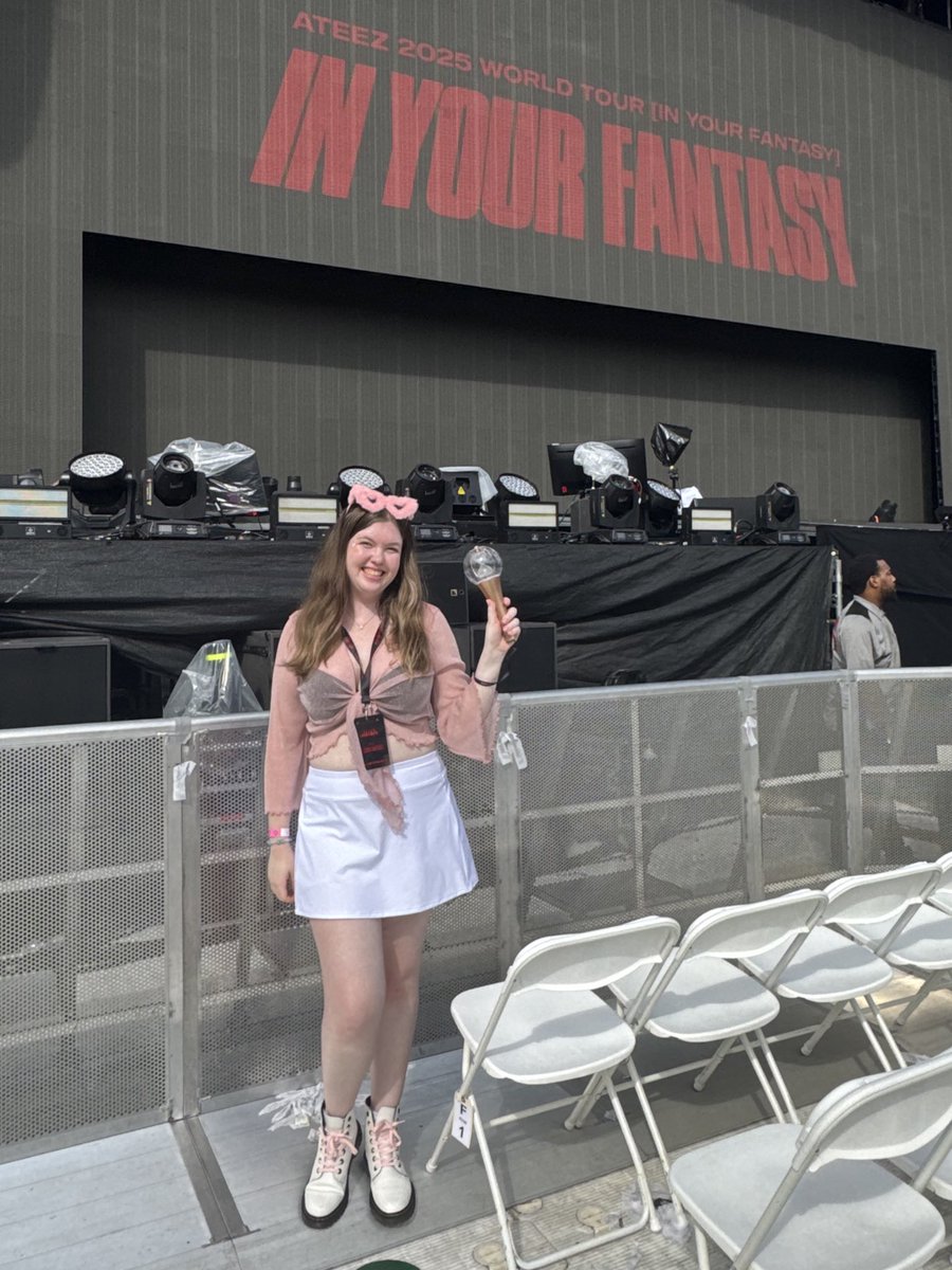 midnightskth's tweet photo. living up to your fantasy 💓💓 
#ATEEZinChicago #ATEEZInYourFantasy https://t.co/VvBpaVLWiS