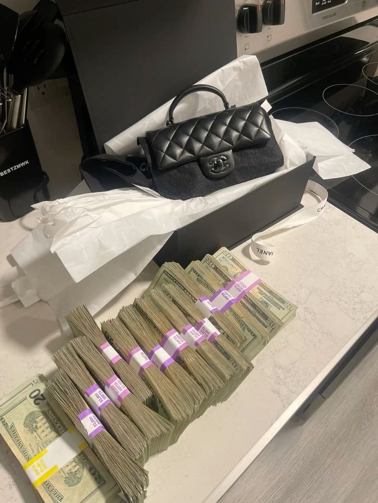 Drop your wallets below.

 20 $SOL giveaway ($3500)

 Like &amp;RT 

Ends in 48h