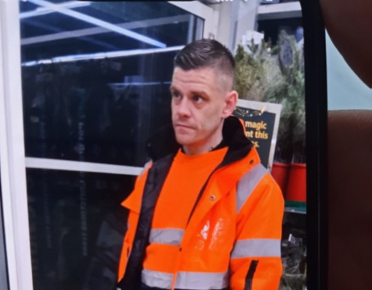 MISSING PERSON APPEAL
David Keighley, 43 yrs from Bradford. 5"8, short brown hair &amp; a beard. Believed to be wearing a blue Manchester United tracksuit with red Adidas stripes down the side. May be using a grey Vauxhall combo 2000 panel van. Any information ring 999, log 1855