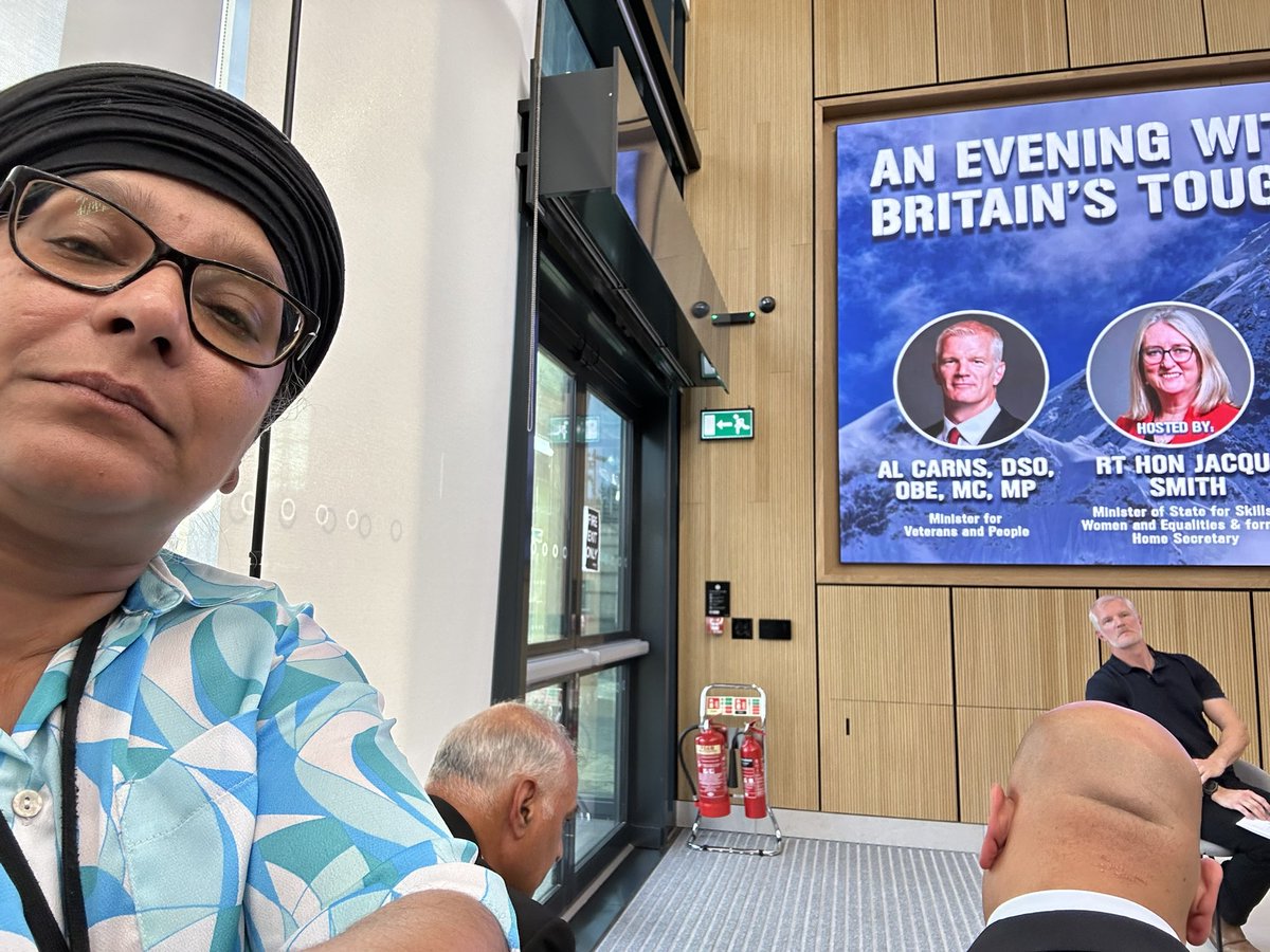 parbinder_kaur's tweet image. 💪 An inspiring evening with Britain’s toughest MP, Al Carns DSO OBE MC MP, questions by host, Rt Hon Jacqui Smith.

🎖️ From Everest climbs to championing veterans, Al spoke truth, courage &amp;amp; Labour’s future defence vision.

🌹 #LabourValues #WestMidlandsLabour #VeteransMatter