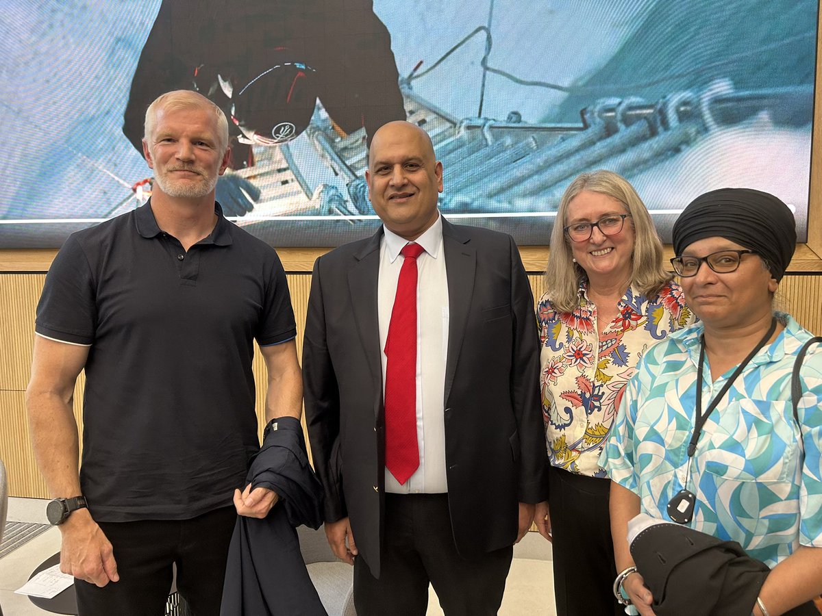 parbinder_kaur's tweet image. 💪 An inspiring evening with Britain’s toughest MP, Al Carns DSO OBE MC MP, questions by host, Rt Hon Jacqui Smith.

🎖️ From Everest climbs to championing veterans, Al spoke truth, courage &amp;amp; Labour’s future defence vision.

🌹 #LabourValues #WestMidlandsLabour #VeteransMatter