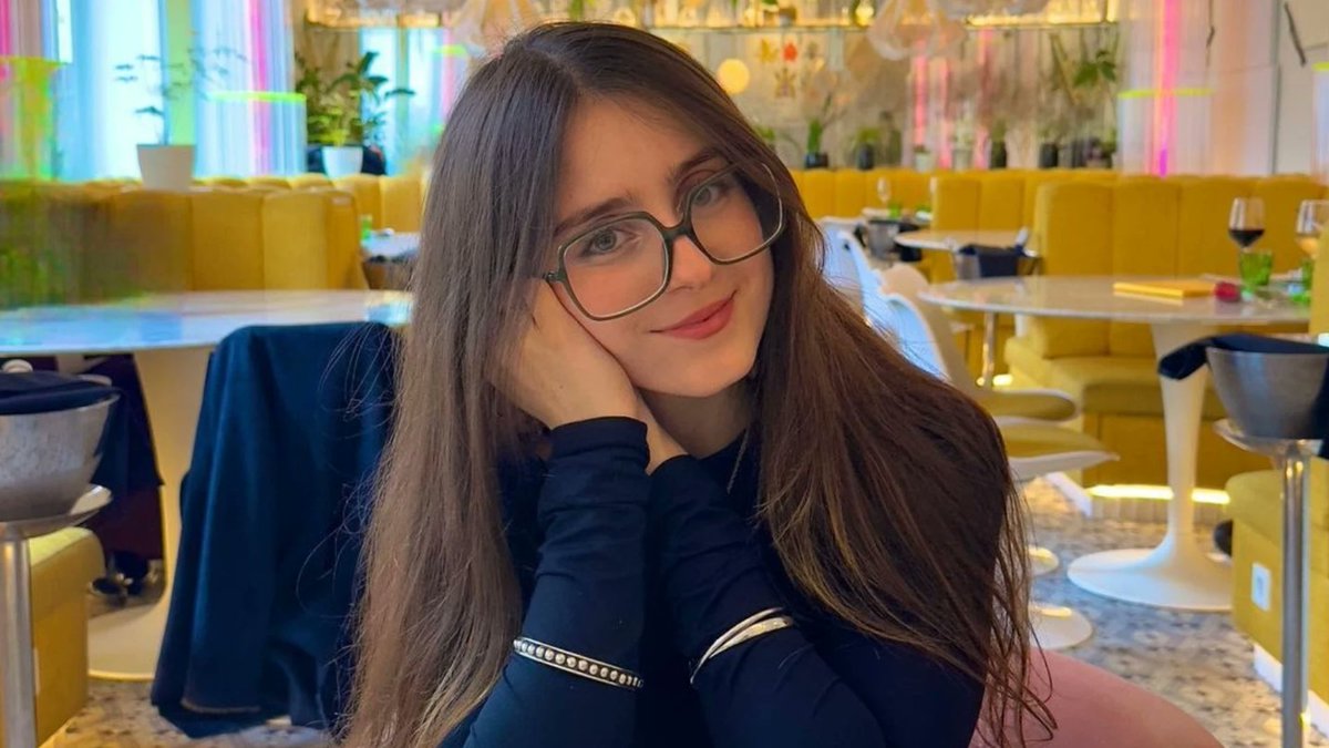 Roro con el "Suponido" esperaba que alguien le corrigiera para contestarle "Pues agárrame todo esto"
Pero no le han dado juego.

#LaVeladaDelAnoV 
#LaVeladaDelAñoV