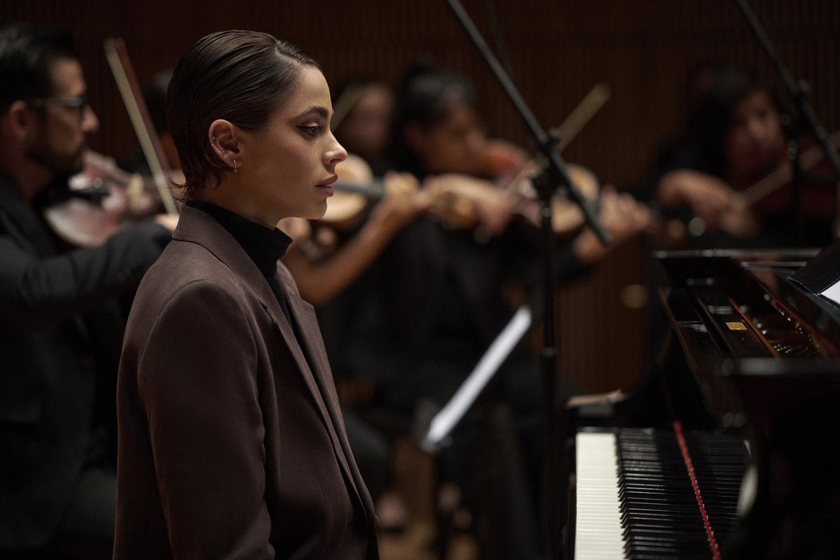 TINIData's tweet image. Nuevas fotos de TINI protagonizando “Quebranto”.
Disponible el 15 de Agosto en Disney+
